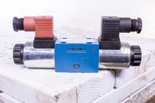 Load image into Gallery viewer, Rexroth 4WE6J60/EG12N9Z45 RR00880064 DIRECTIONAL CONTROL VALVE