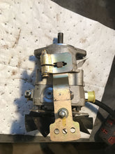 Load image into Gallery viewer, Sauer Hydro-Gear PK-3HCC-GY1C-XXXX Pump Right side