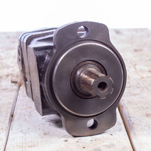Load image into Gallery viewer, HYDRAULIC MOTOR Danfoss ROLLER STATOR RS013996 11200544 300110A7902QA7AB
