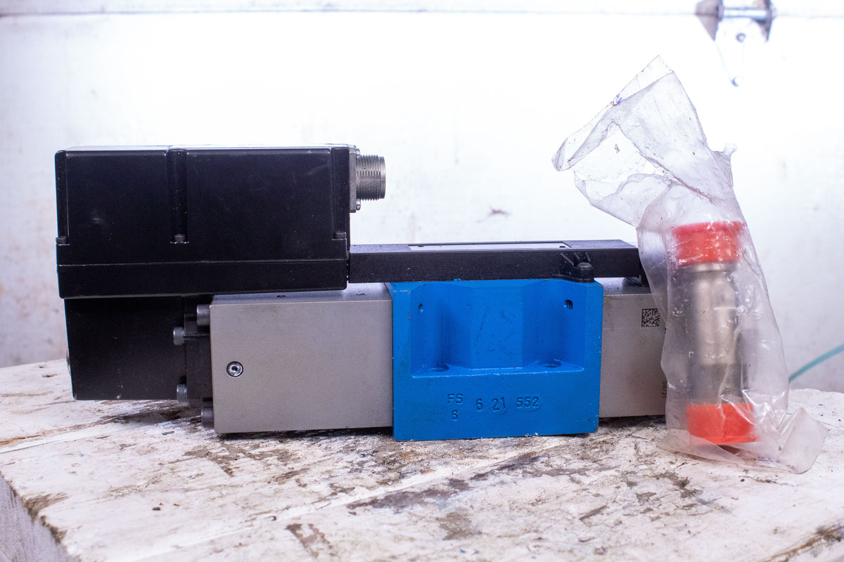 Eaton Proportional Valve KBFDG4V52C50NZM1PE7H712 with connector