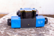Load image into Gallery viewer, Eaton Vickers DG4V-3S-7C-M-FW-B5-60 02-109827 DIRECTIONAL VALVE