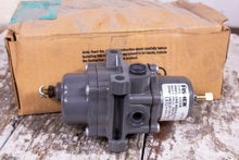 Load image into Gallery viewer, Fisher F5-67CFR-226 Pressure Regulator