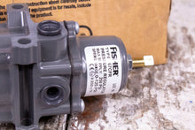 Load image into Gallery viewer, Fisher F5-67CFR-226 Pressure Regulator