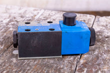 Load image into Gallery viewer, Eaton Vickers DG4V-3-2AL-M-U-B6-60 Control VALVE
