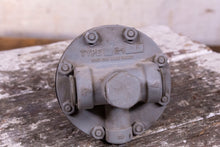 Load image into Gallery viewer, Fisher 64R/24 Regulator