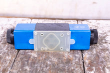 Load image into Gallery viewer, Eaton Vickers DG4V-3S-60-M-U-B5-60 02-109824 Solenoid Valve