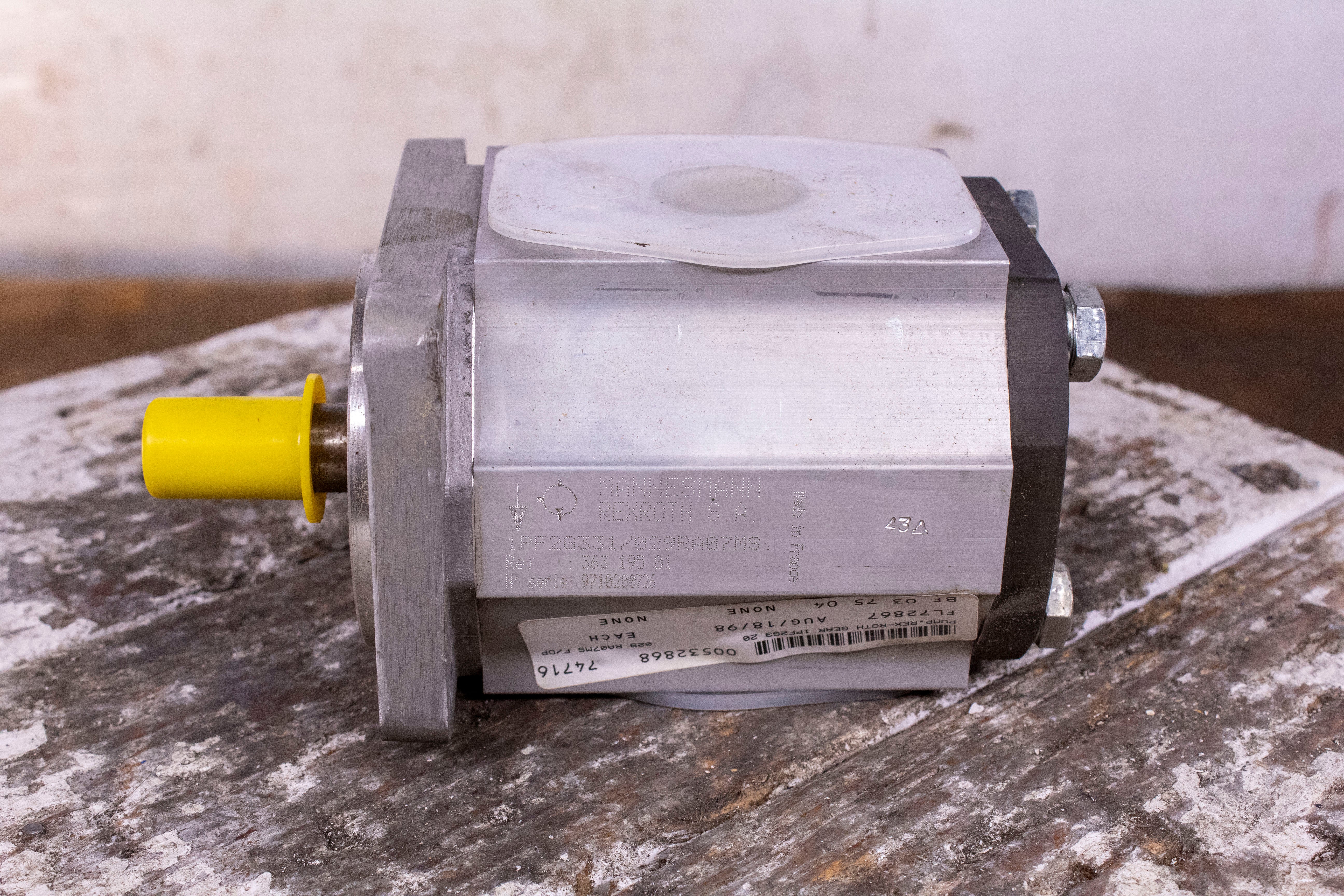 Mannesmann Rexroth 1PF2G331/02RA07MS Hydraulic Pump 363 195 01
