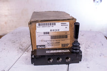 Load image into Gallery viewer, Parker 521811000 Directional Control Valve