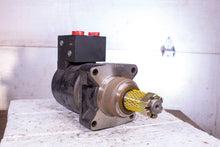 Load image into Gallery viewer, Parker TG01701910067 Hydraulic Motor