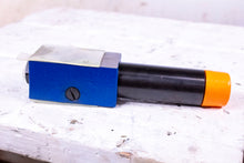 Load image into Gallery viewer, Rexroth R900427723 4-way Valve