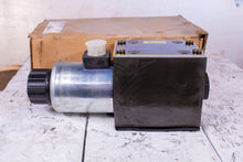 Load image into Gallery viewer, Parker D3W20BNJW Hydraulic Valve