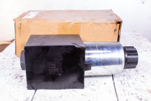 Load image into Gallery viewer, Parker D3W20BNJW Hydraulic Valve