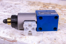 Load image into Gallery viewer, Rexroth R901000842 Hydraulic Valve