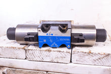 Load image into Gallery viewer, Eaton Vickers DG4V-5M-8CJ-VM-KUP5-G6-21 6042606-001 Directional Control Valve