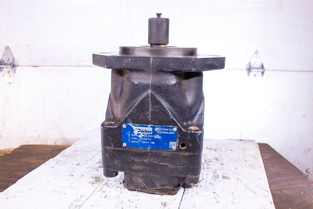 Parker M4D 088 3N00 B102 024-03217-0 New Parker Vane Motor