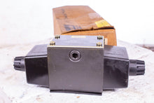 Load image into Gallery viewer, Parker D3W8CNYC Hydraulic Valve