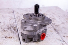 Load image into Gallery viewer, Parker D09AA2A Aluminum Gear Pump