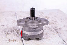 Load image into Gallery viewer, Parker D09AA2A Aluminum Gear Pump