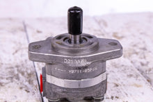 Load image into Gallery viewer, Parker D09AA2A Aluminum Gear Pump