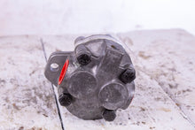 Load image into Gallery viewer, Parker D09AA2A Aluminum Gear Pump