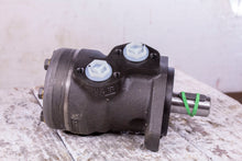 Load image into Gallery viewer, White 11186674 OMR X 100 Hydraulic Motor