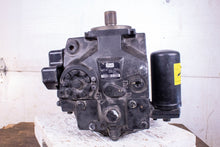 Load image into Gallery viewer, Danfoss 83029146 Axial Piston Hydraulic Single Pump Motor H1P100