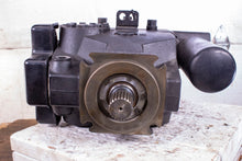 Load image into Gallery viewer, Danfoss 83070790 Axial Piston Hydraulic Single Pump Motor H1P100R