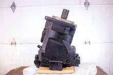 Load image into Gallery viewer, Manitowoc Sauer Danfoss 81000009 Hydraulic Motor