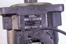 Load image into Gallery viewer, Sauer Danfoss 519431 AT227317 750K Hydraulic Motor