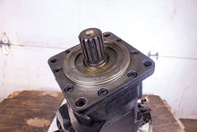 Load image into Gallery viewer, Sauer Danfoss 519431 AT227317 750K Hydraulic Motor