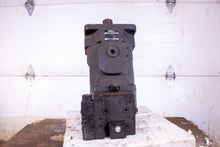 Load image into Gallery viewer, Sauer Danfoss 83007708 AT374508 Hydraulic Motor