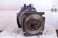 Load image into Gallery viewer, Sauer Danfoss 11077111 RE301596 Hydraulic Motor