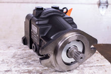 Load image into Gallery viewer, Sauer Danfoss 4443046R Volvo 9043844554 Fixed Displacement Motor