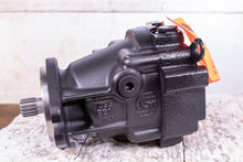 Load image into Gallery viewer, Sauer Danfoss 4443046R Volvo 9043844554 Fixed Displacement Motor
