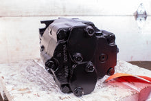 Load image into Gallery viewer, Danfoss 83040368 R 90M075 Fixed Displacement Motor