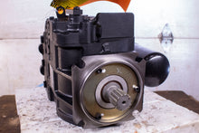 Load image into Gallery viewer, Danfoss 83025030R RM100195 Hydraulic Motor