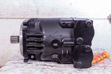 Load image into Gallery viewer, Danfoss MODEL NO. 95-3123R Fixed Displacement Motor 90MF075