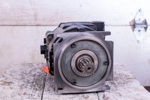 Load image into Gallery viewer, Danfoss MODEL NO. 95-3123R Fixed Displacement Motor 90MF075