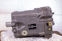 Load image into Gallery viewer, Eaton Linde HMV135-02 0002 531AW00232A DURAFORCE HYDRAULIC PISTON PUMP Displacem