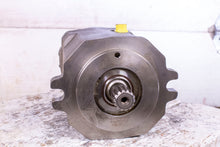 Load image into Gallery viewer, Eaton Linde HMF 105-02 0000 530AW00261A Hydraulic Motor
