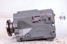 Load image into Gallery viewer, Eaton Linde HMV105-02 hydraulic piston motor