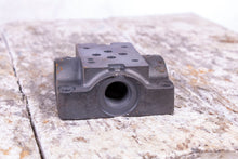 Load image into Gallery viewer, Eaton Vickers 466390 Hydraulic Block