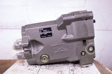 Load image into Gallery viewer, Linde Eaton HMV165-02 0000 531AW00062A Hydraulic Motor