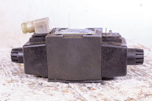 Load image into Gallery viewer, Parker D3DW3CNYP5 30 Hydraulic Valve