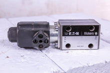 Load image into Gallery viewer, Eaton Vickers DG3VP-3-102A-VM-UH-10-638542 DIRECTIONAL CONTROL VALVE