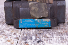 Load image into Gallery viewer, Vickers 02-135502 DG5S4-048C-VM-FW-B5-60 Directional Control Valve