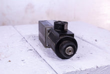 Load image into Gallery viewer, Eaton Vickers DG3VP-3-102A-VM-UH-10-638542 DIRECTIONAL CONTROL VALVE