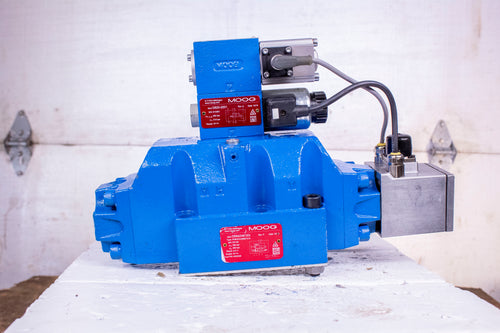 Moog P05HXUU6SEY2-N D684Z4815G D820-2001 D633-7368 AUSKA4FUNNY PROPORTIONAL VALV