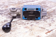 Load image into Gallery viewer, Mannesmann Rexroth 4WMM6D53/F RR00009279 Hydraulic Valve
