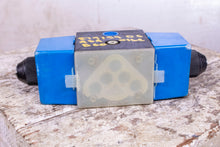 Load image into Gallery viewer, Vickers 879159 DG4S4 016C B 60 Solenoid Valve
